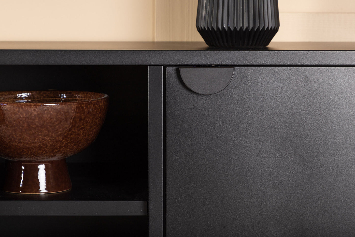 Piring TV-møbel – Sort