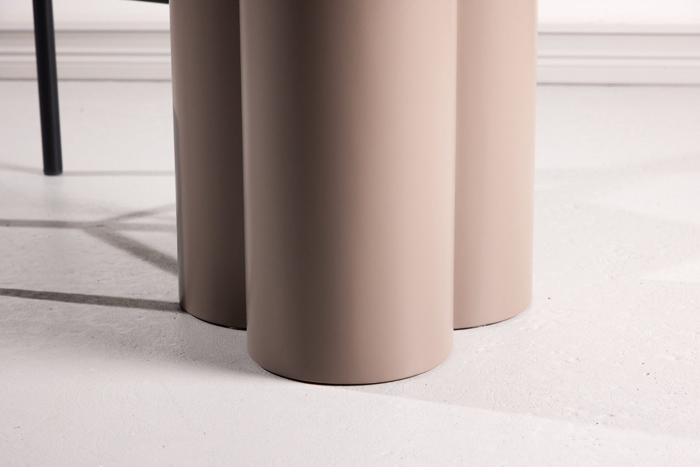 Olivia rundt spisebord Ø110 cm – Mørkebrun