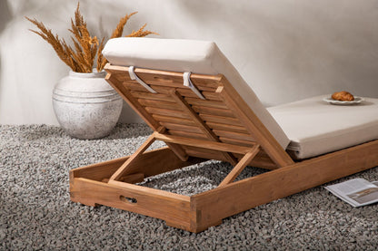 Solseng – Gylden teak med beige hynde