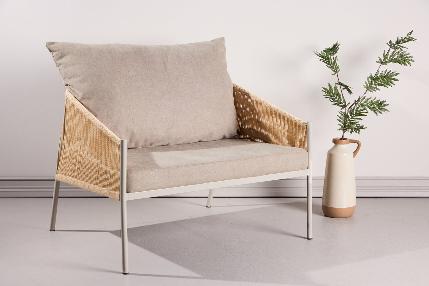 Louie loungestol – Beige stålstel / beige stof
