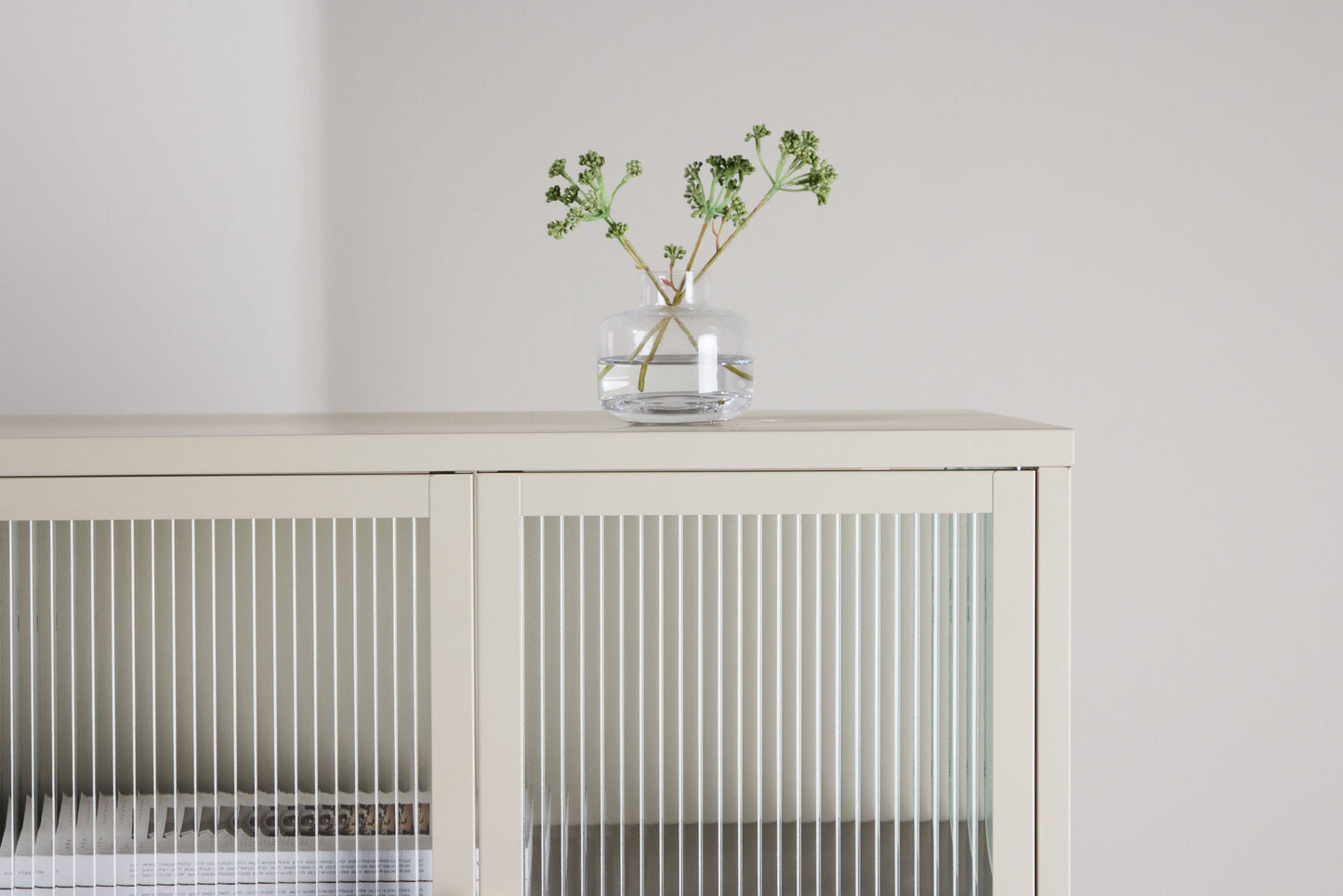 Garis lavt opbevaringsskab – Beige