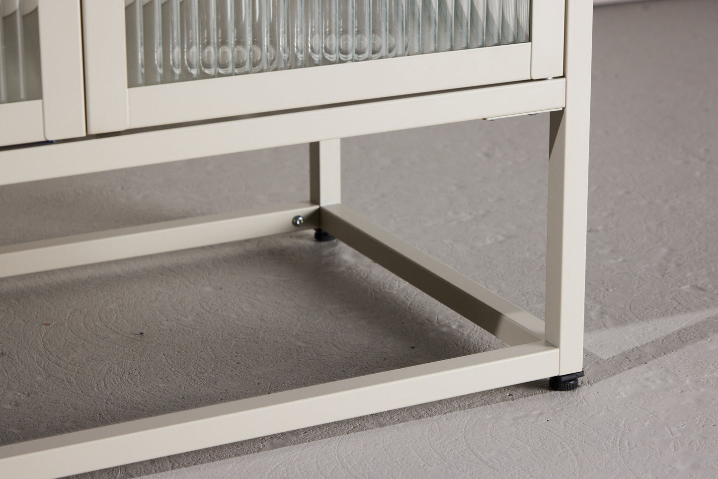 Garis lavt opbevaringsskab – Beige