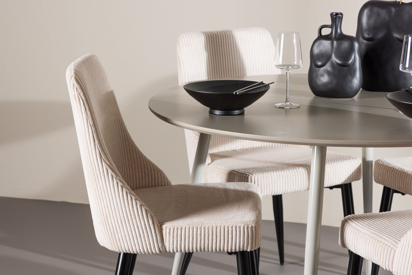 Plaza spisebordssæt m. Leone spisebordsstole (beige)