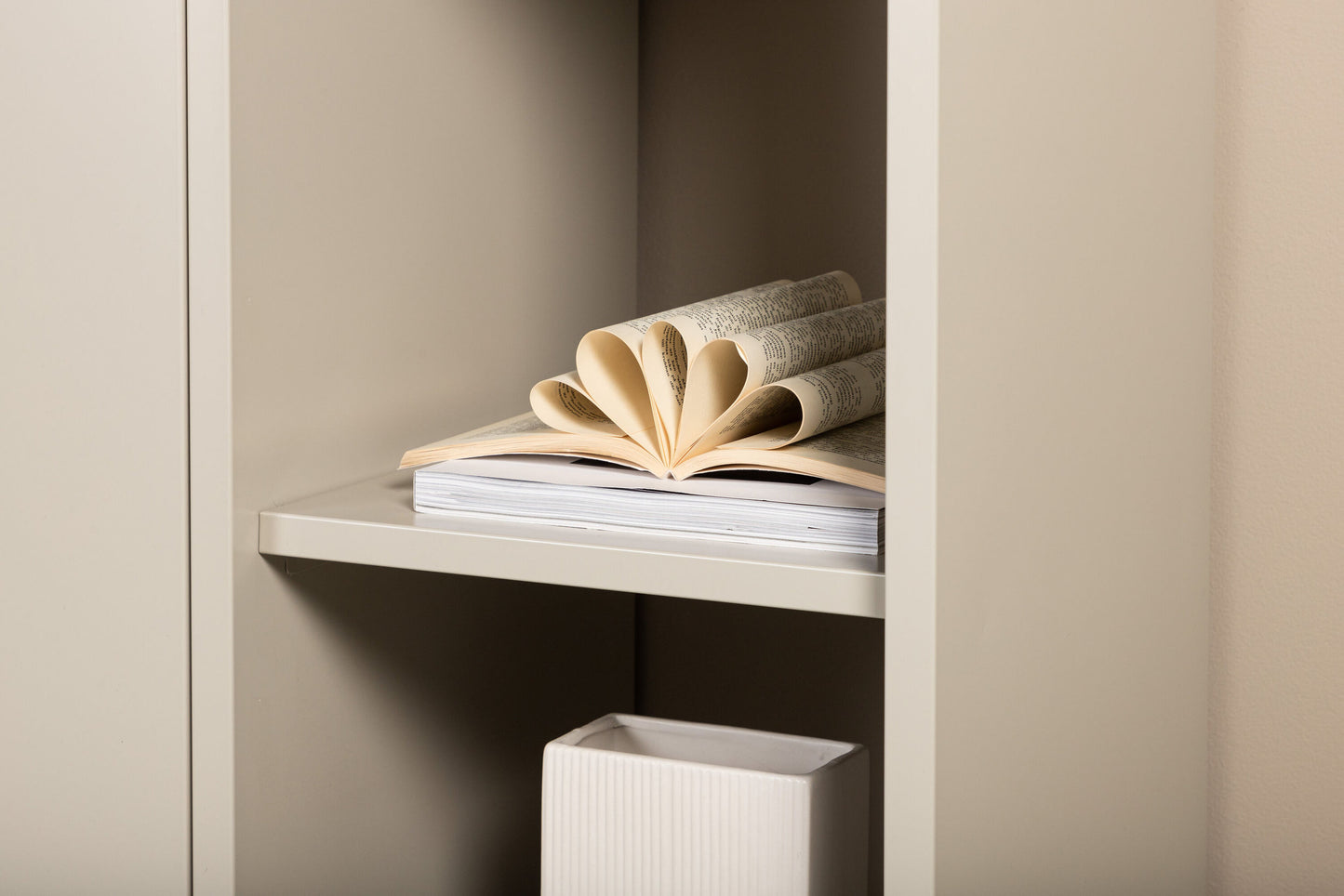 Piring opbevaringsskab – Beige