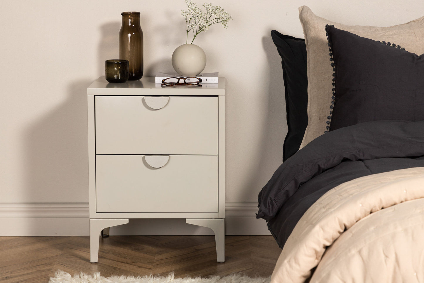 Piring sidebord med 2 skuffer – Beige