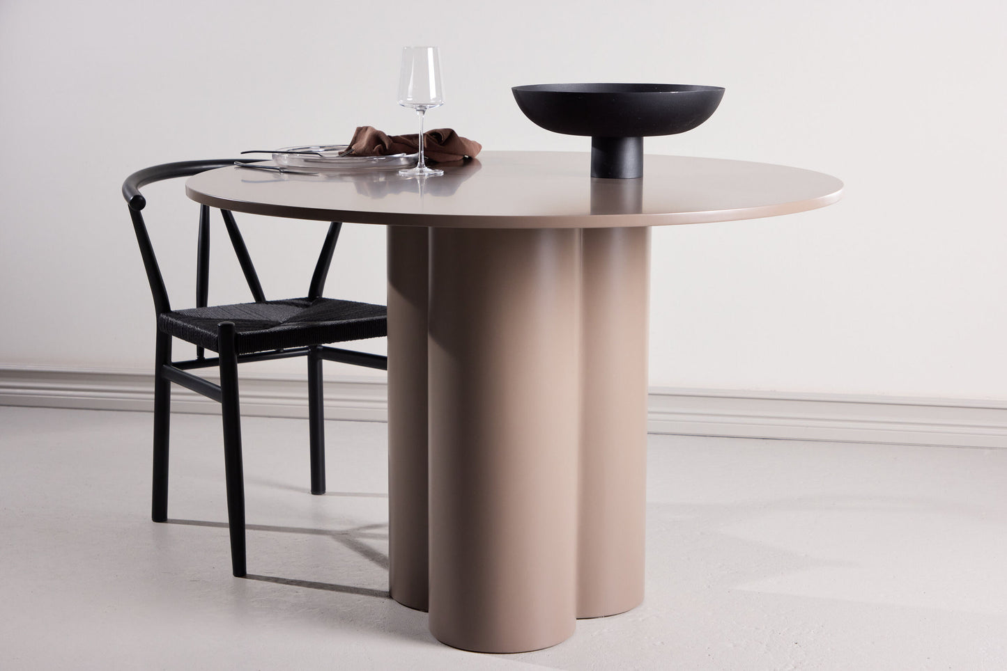 Olivia rundt spisebord Ø110 cm – Mørkebrun