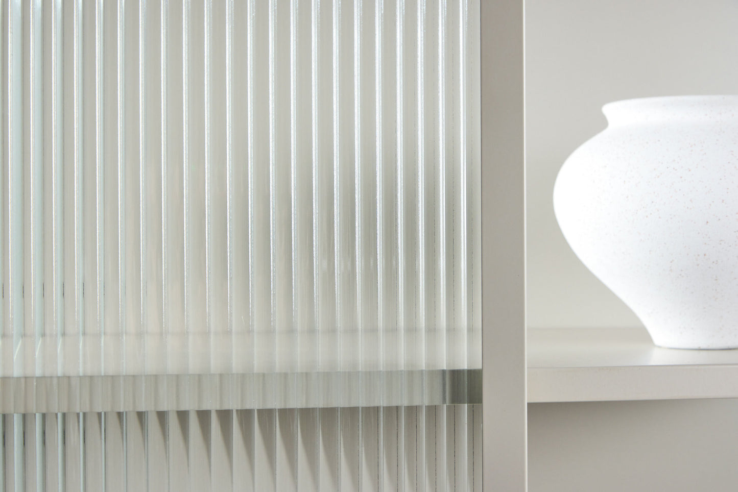 Garis højt opbevaringsskab – Beige