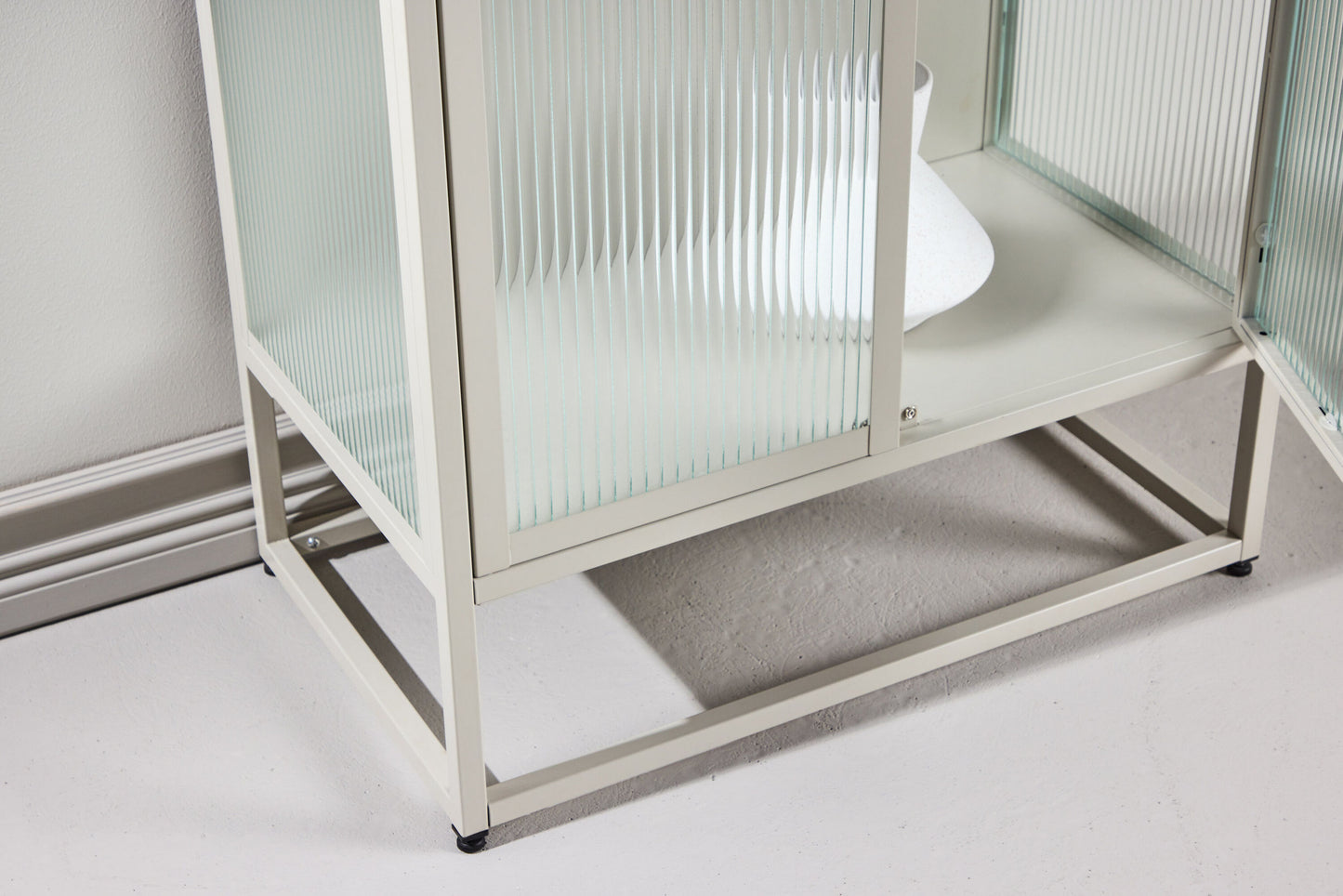 Garis højt opbevaringsskab – Beige