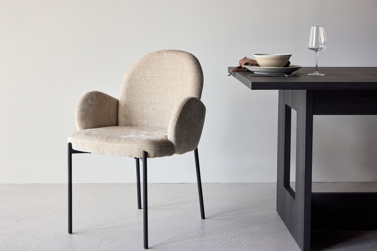 Blom Spisebordsstole (2 stk.) – Sort / Beige