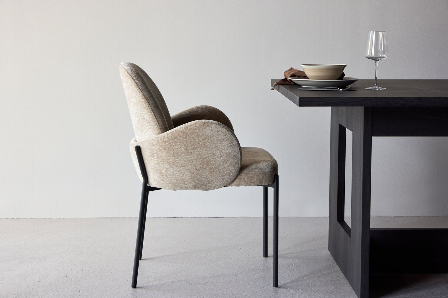 Blom Spisebordsstole (2 stk.) – Sort / Beige