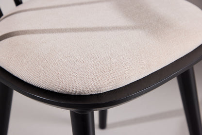 Bobby spisebordsstole med hynder (2 stk.) – Sort gummitræ/Beige