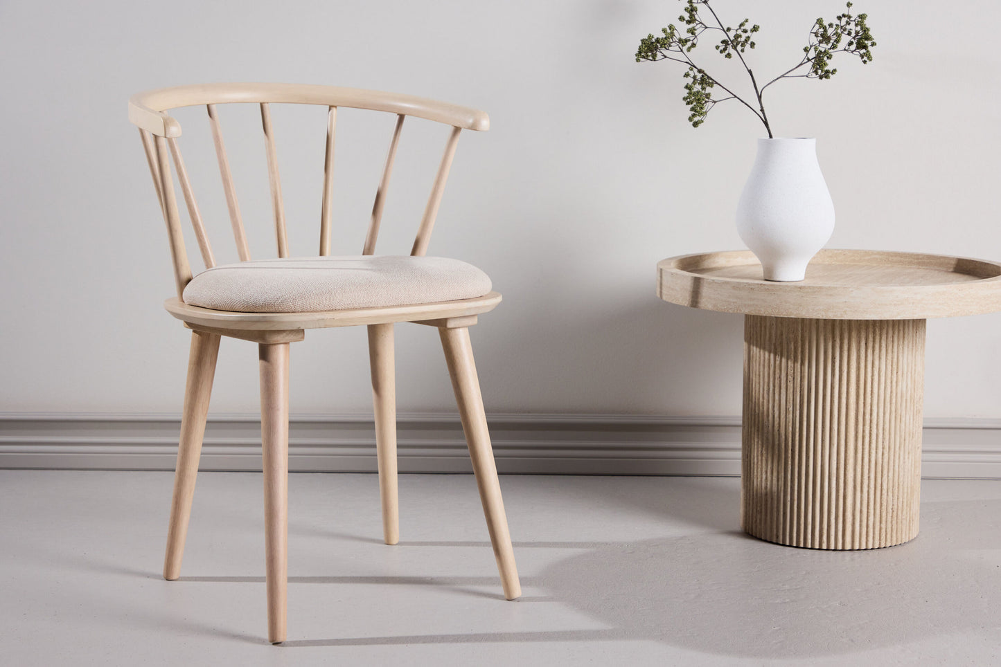Bobby spisebordsstole med hynder (2 stk.) – Træ/Beige
