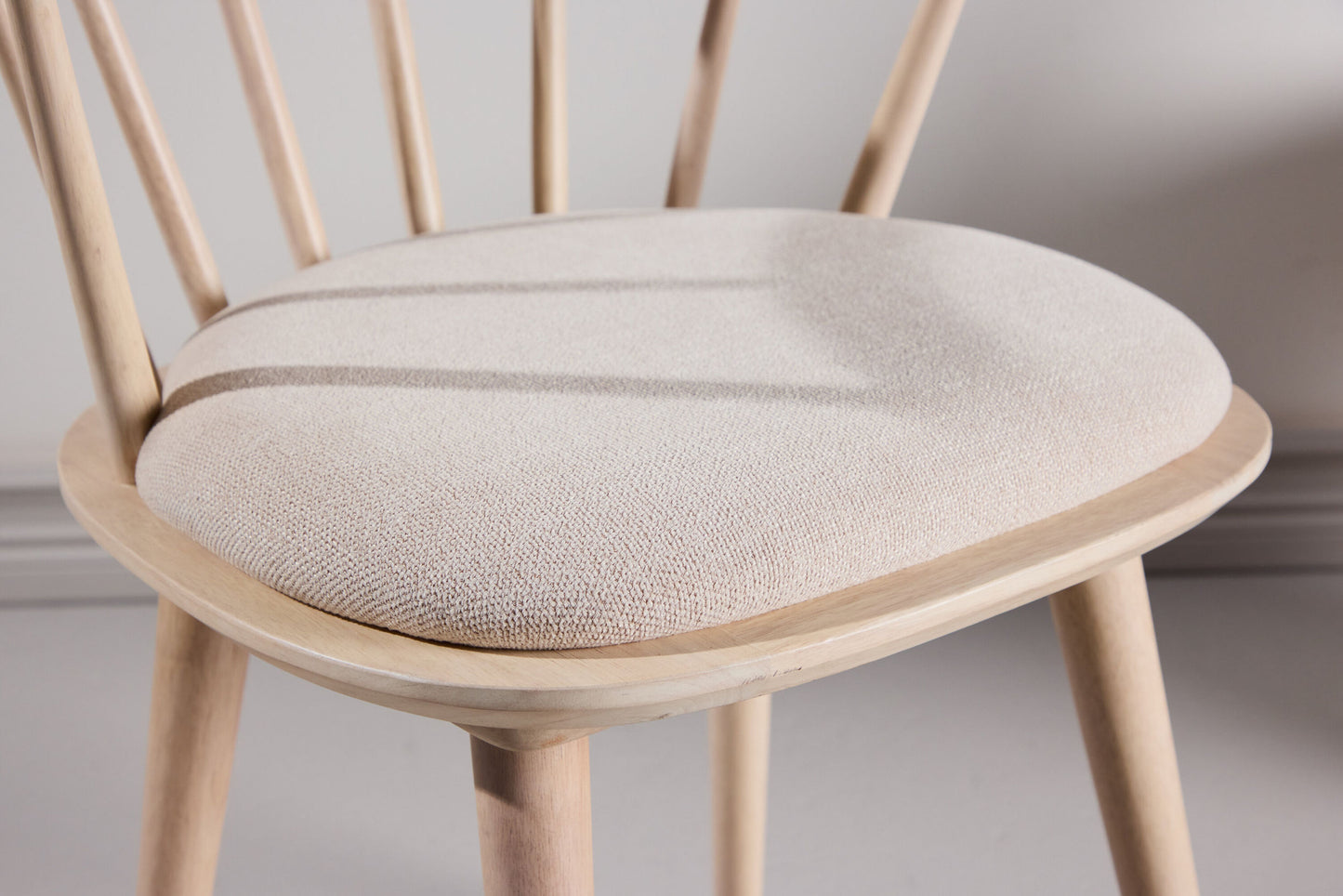 Bobby spisebordsstole med hynder (2 stk.) – Træ/Beige