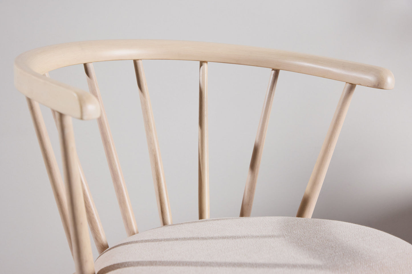 Bobby spisebordsstole med hynder (2 stk.) – Træ/Beige