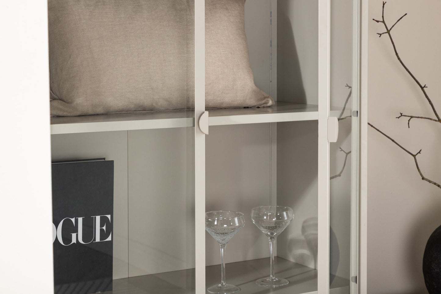 Piring Vitrineskab – Beige